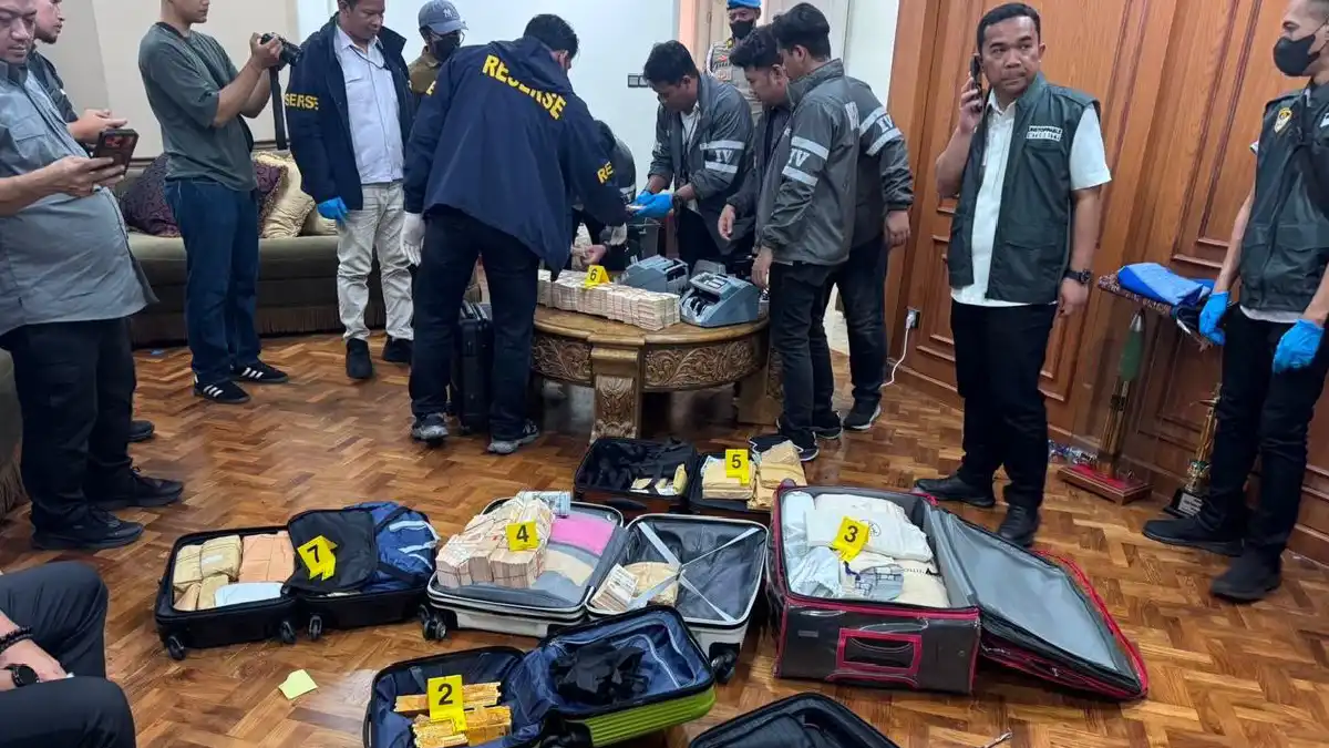Kortas Tipidkor Polri Geledah Rumah Mewah di Sentul City, Sita Emas Batangan dan Valas