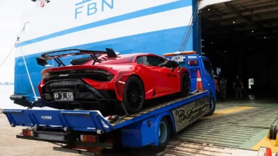 Lamborghini dan Tiga Mobil Mewah Sitaan Korupsi Tambang Bauksit Dikirim ke Jakarta