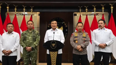 Didampingi Panglima TNI dan Kapolri, Menko Polkam Pastikan Keamanan Nasional Tetap Terkendali