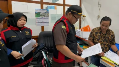 Kejari Padang Panjang Geledah Kantor Dinas PUPR Terkait Dugaan Korupsi Proyek Jalan
