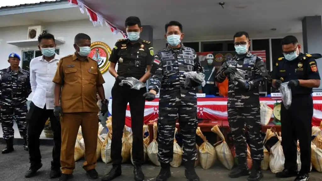 TNI AL Gagalkan Penyelundupan 1,6 Ton Pasir Timah Ilegal, Potensi Kerugian negara Rp1,3 miliar