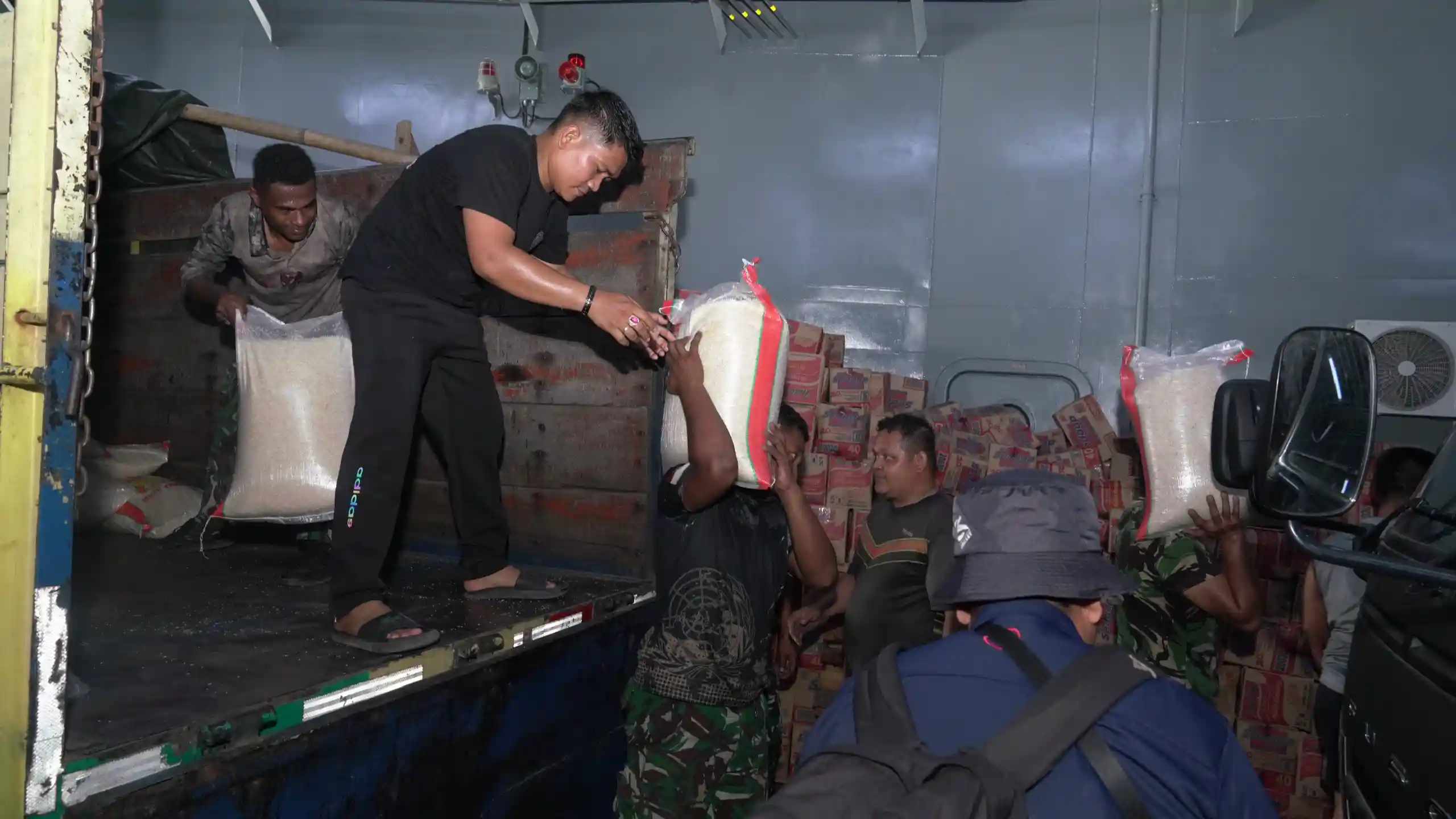 TNI Kerahkan 5.832 Personel, Bantuan Gempa NTT Capai 695,170 Ton