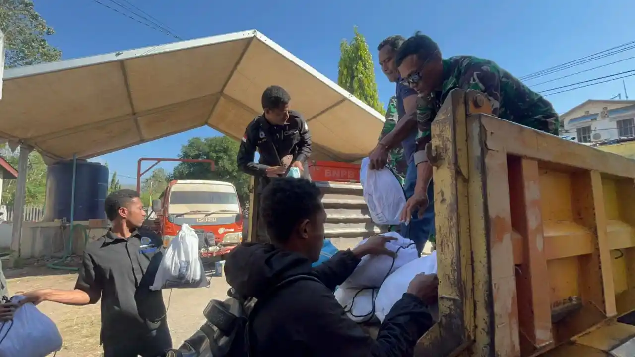 TNI Kerahkan 7.912 Personel Tangani Dampak Gempa NTT, Bantuan Capai 825 Ton