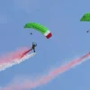 Victory Jump 17  Penerjun Kopassus Meriahkan HUT Ke-81 Kemerdekaan RI di Istana Jakarta