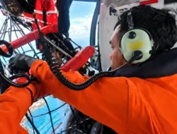 Basarnas Evakuasi Kru Selamat dari Kapal Virgo Transport 8