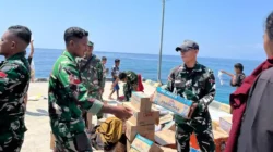 Hari ke-18 Penanganan, TNI Kirim 21,682 Ton Bantuan untuk Korban Gempa NTT
