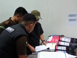 Kejari Ngada Geledah Kantor Dinas KUKM, Sita 36 Barang Bukti Kasus Pasar Lengkosambi