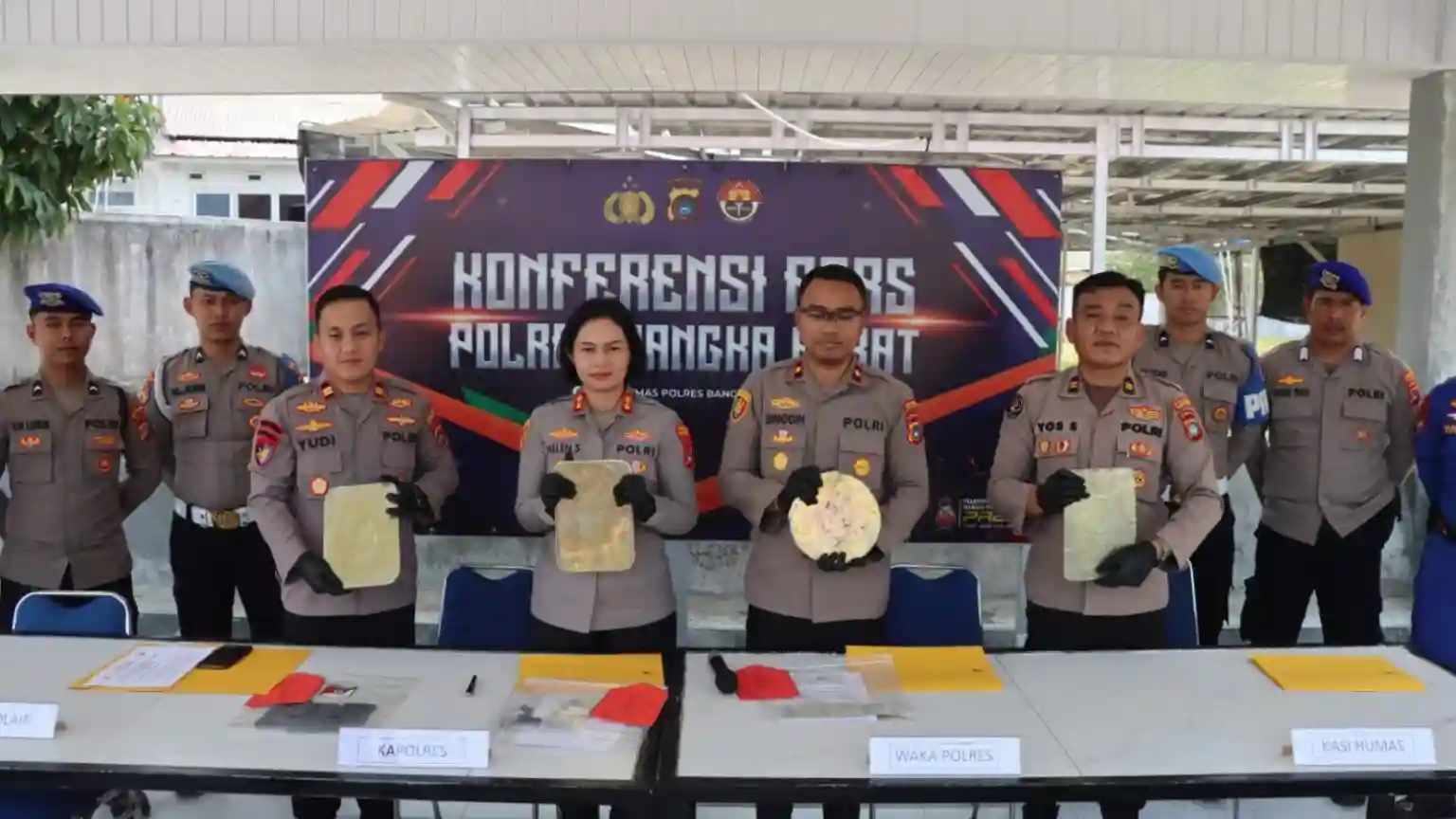 Polisi Gagalkan Penyelundupan 250 Kg Balok Timah Disembunyikan di Bawah Tepung
