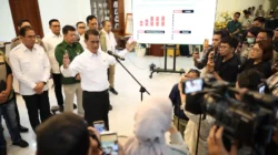 Amran Copot 8 Pejabat Terkait Beras SPHP, 9 Swasta Diproses Hukum dan 1 Jadi Tersangka Amran Copot 8 Pejabat Terkait Beras SPHP, 9 Swasta Diproses Hukum dan 1 Jadi Tersangka